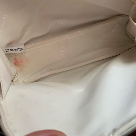 CHANEL cosmetic bag. red stain of lipstick inside.Last photos.  good Condition. - Picture 11 of 11